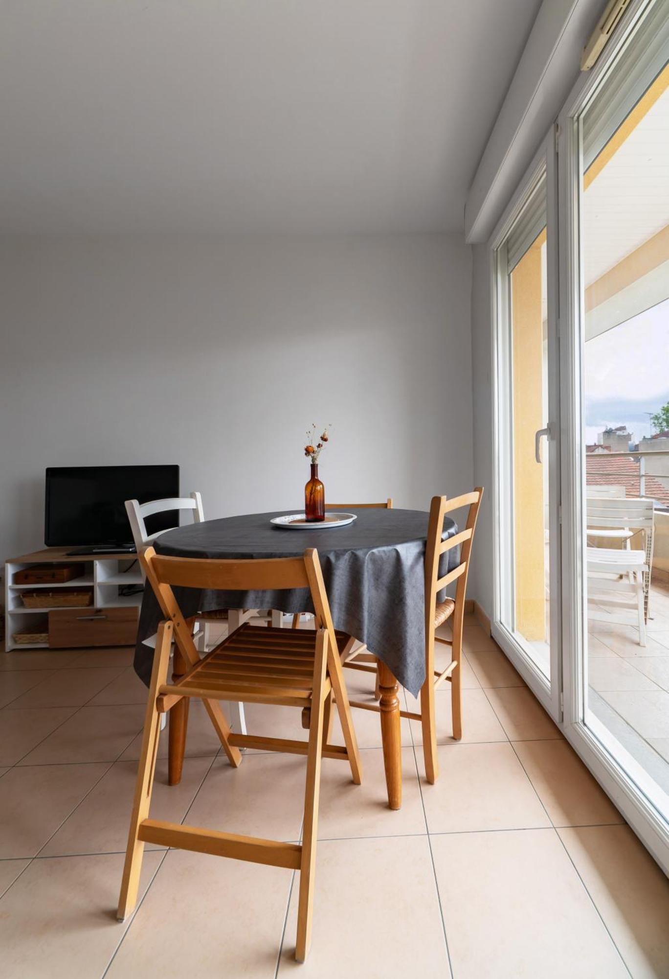 L'Eugenie - Appartement Design & Confort En Centre-Ville 비시 외부 사진