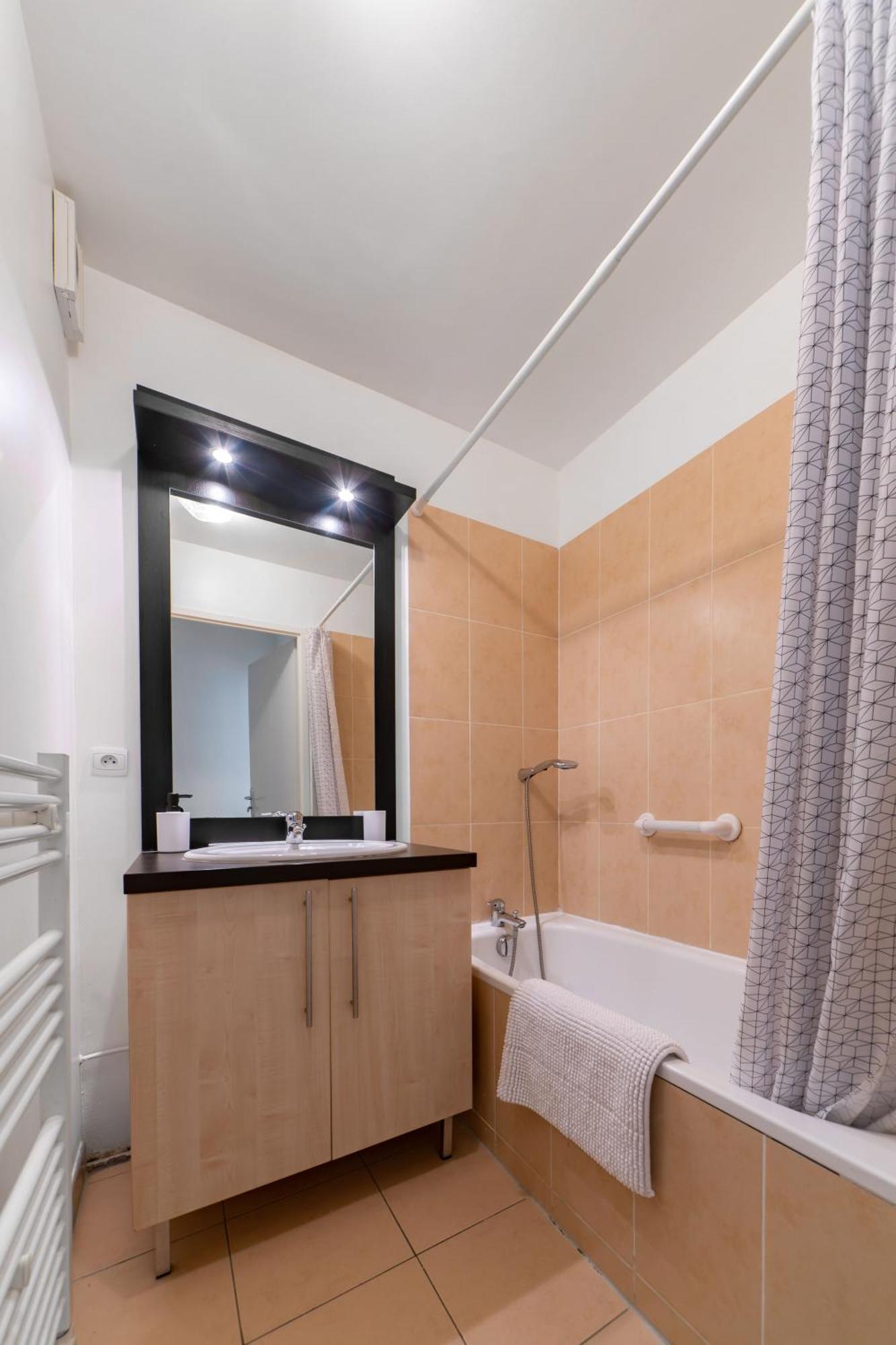 L'Eugenie - Appartement Design & Confort En Centre-Ville 비시 외부 사진